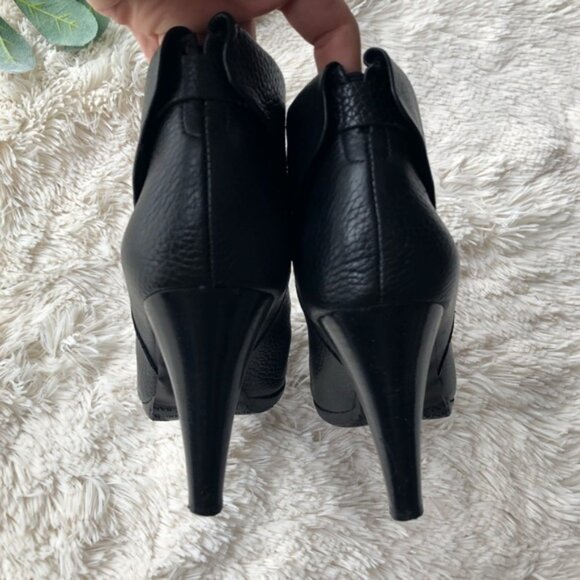 Banana Republic Black Pebbled Leather Heeled Ankle Bootie Sz 7 B - Picture 6 of 7
